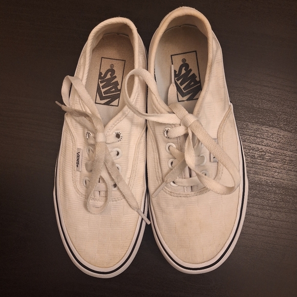 White vans - Picture 1 of 5